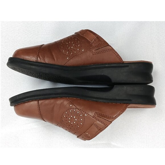 Collection by Clarks Brown Soft Cushion Slip On Clogs Size 7.5 WIDE WIDTH - Picture 4 of 9